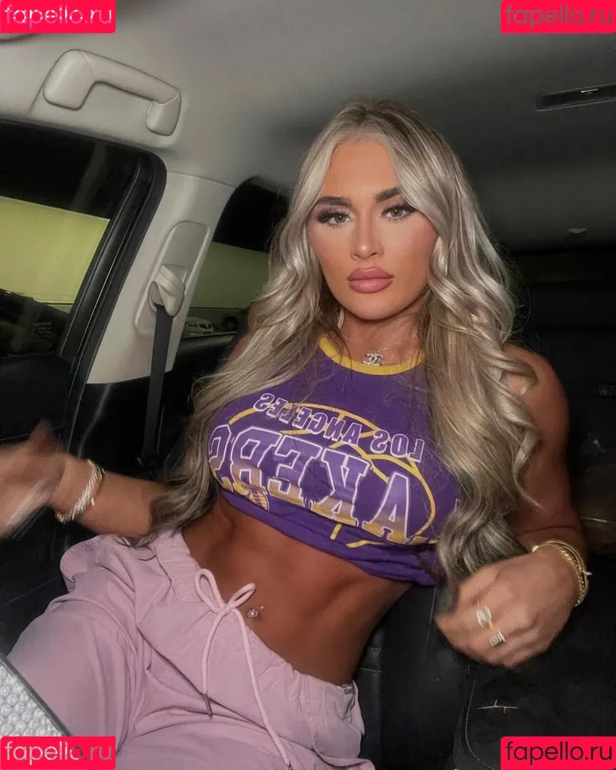 Tiffany Stratton / tiffany_stratton / tiffanywwe / tiffstrattonwwe Onlyfans Photo Gallery 