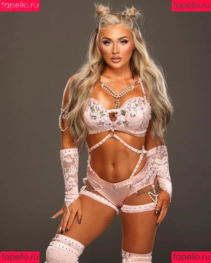 Tiffany Stratton / tiffany_stratton / tiffanywwe / tiffstrattonwwe Onlyfans Photo Gallery 