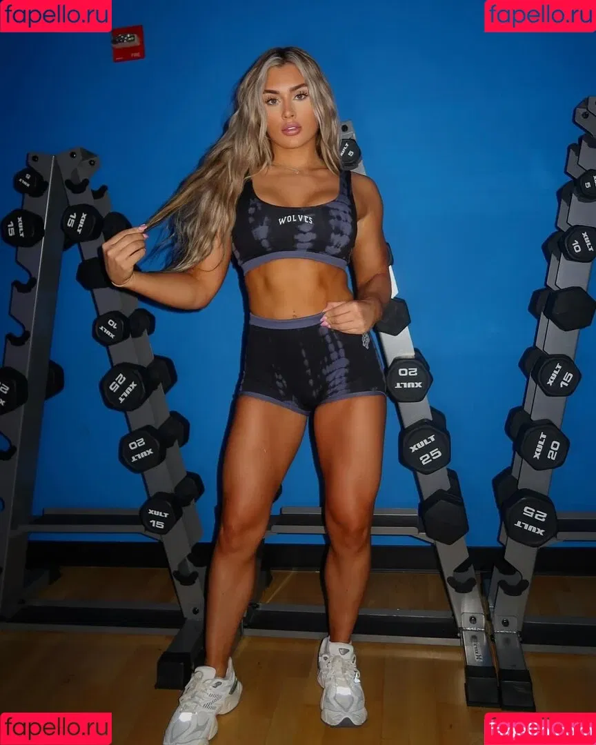 Tiffany Stratton / tiffany_stratton / tiffanywwe / tiffstrattonwwe Onlyfans Photo Gallery 