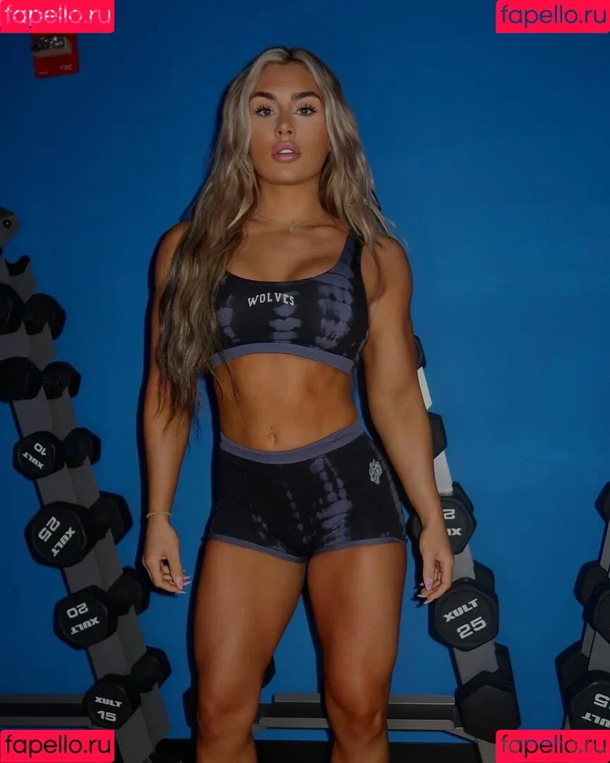 Tiffany Stratton / tiffany_stratton / tiffanywwe / tiffstrattonwwe Onlyfans Photo Gallery 