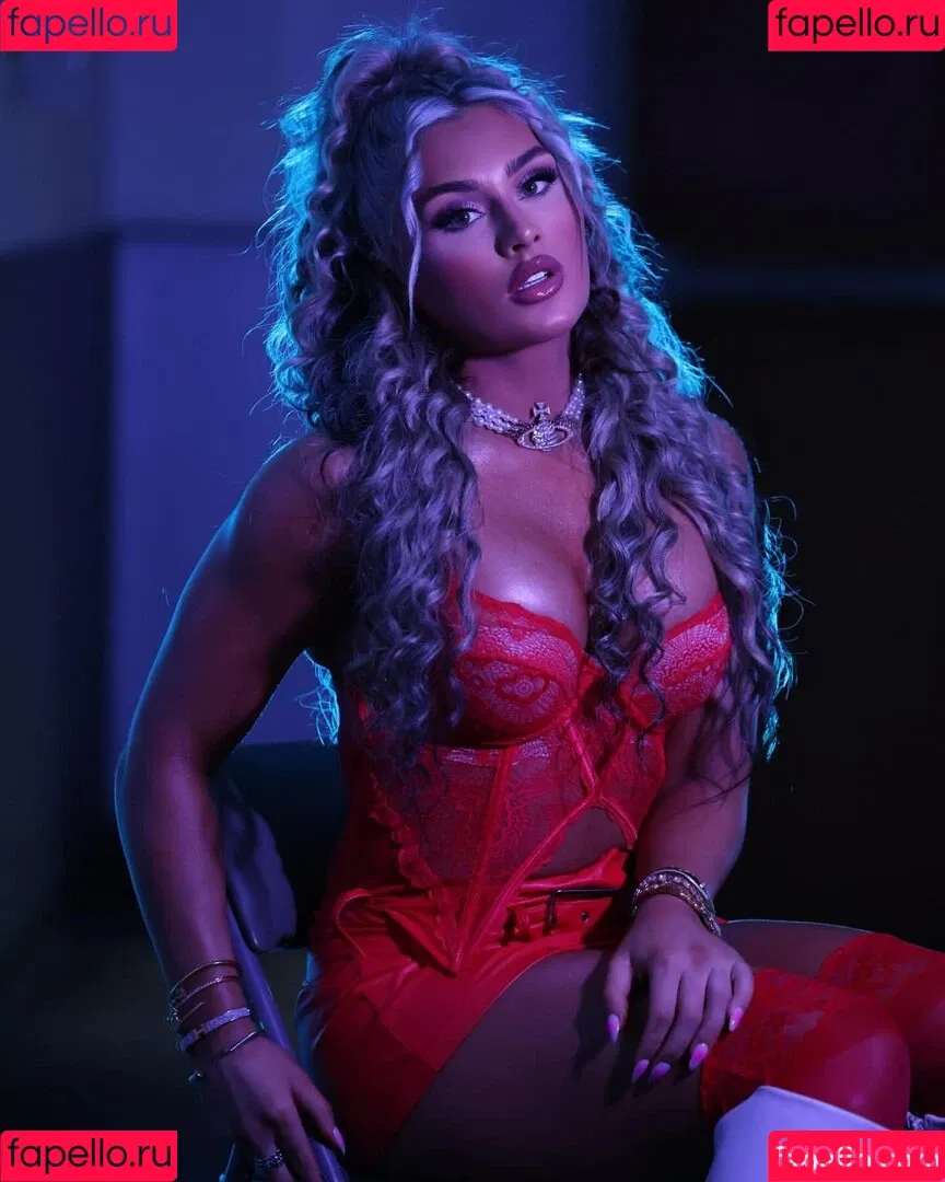 Tiffany Stratton / tiffany_stratton / tiffanywwe / tiffstrattonwwe Onlyfans Photo Gallery 