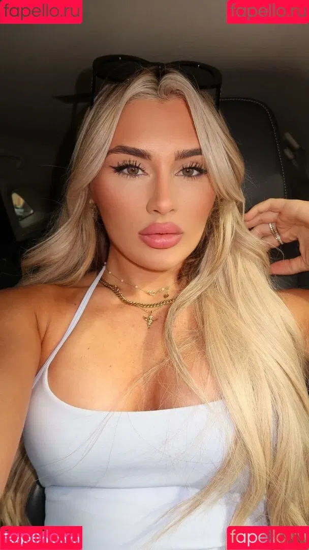 Tiffany Stratton / tiffany_stratton / tiffanywwe / tiffstrattonwwe Onlyfans Photo Gallery 