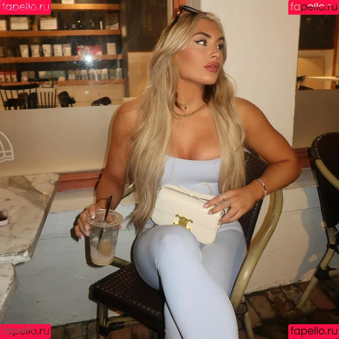 Tiffany Stratton / tiffany_stratton / tiffanywwe / tiffstrattonwwe Onlyfans Photo Gallery 