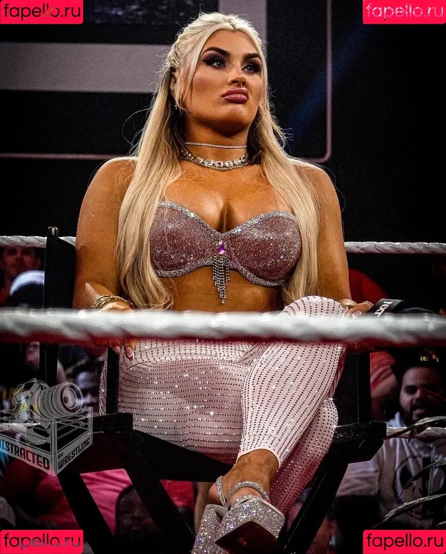 Tiffany Stratton / tiffany_stratton / tiffanywwe / tiffstrattonwwe Onlyfans Photo Gallery 