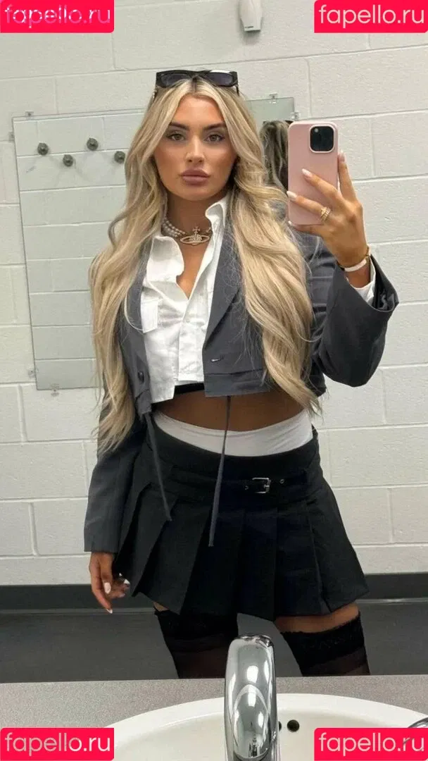Tiffany Stratton / tiffany_stratton / tiffanywwe / tiffstrattonwwe Onlyfans Photo Gallery 