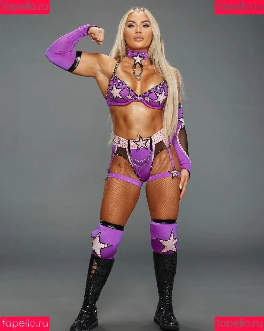 Tiffany Stratton / tiffany_stratton / tiffanywwe / tiffstrattonwwe Onlyfans Photo Gallery 