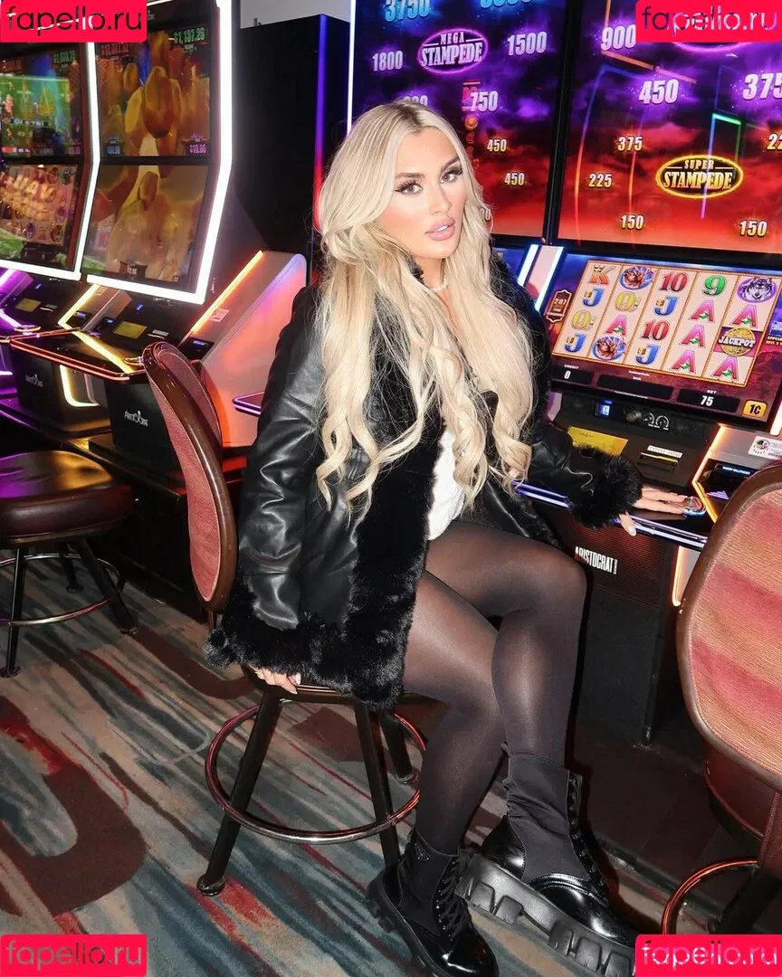 Tiffany Stratton / tiffany_stratton / tiffanywwe / tiffstrattonwwe Onlyfans Photo Gallery 