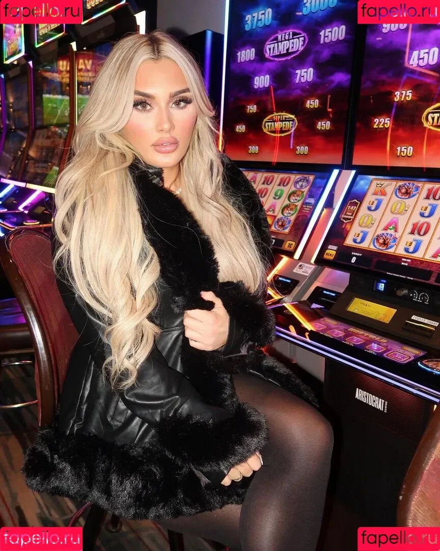 Tiffany Stratton / tiffany_stratton / tiffanywwe / tiffstrattonwwe Onlyfans Photo Gallery 