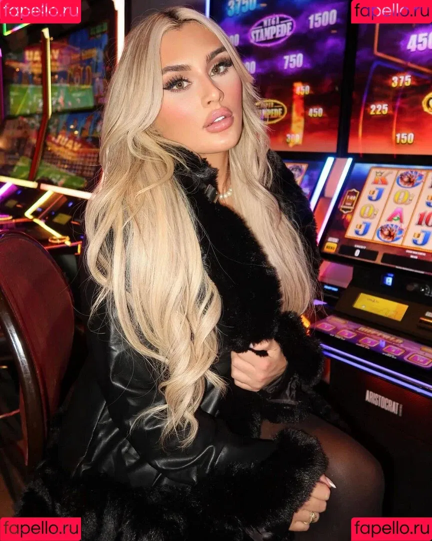 Tiffany Stratton / tiffany_stratton / tiffanywwe / tiffstrattonwwe Onlyfans Photo Gallery 