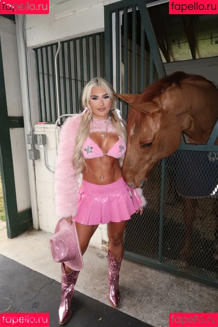 Tiffany Stratton / tiffany_stratton / tiffanywwe / tiffstrattonwwe Onlyfans Photo Gallery 