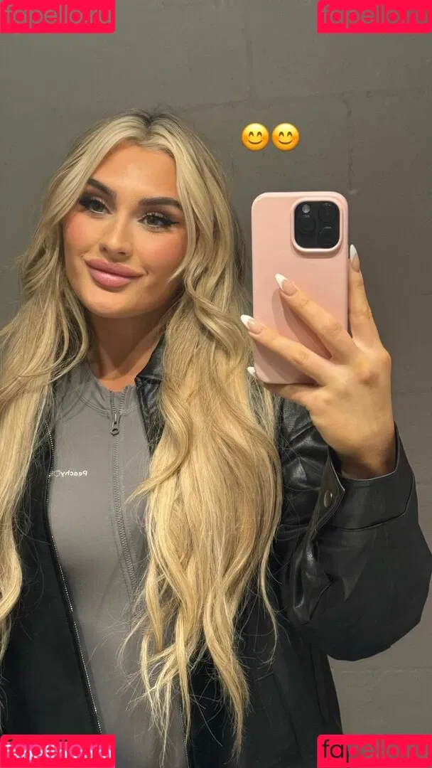 Tiffany Stratton / tiffany_stratton / tiffanywwe / tiffstrattonwwe Onlyfans Photo Gallery 