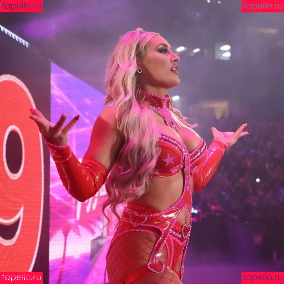 Tiffany Stratton / tiffany_stratton / tiffanywwe / tiffstrattonwwe Onlyfans Photo Gallery 