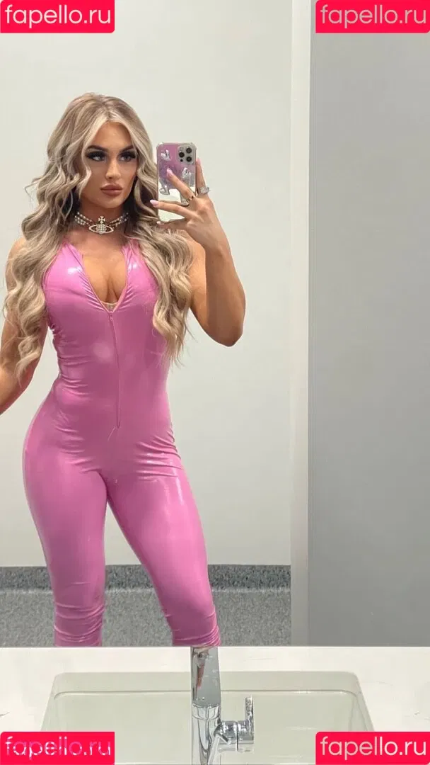 Tiffany Stratton / tiffany_stratton / tiffanywwe / tiffstrattonwwe Onlyfans Photo Gallery 