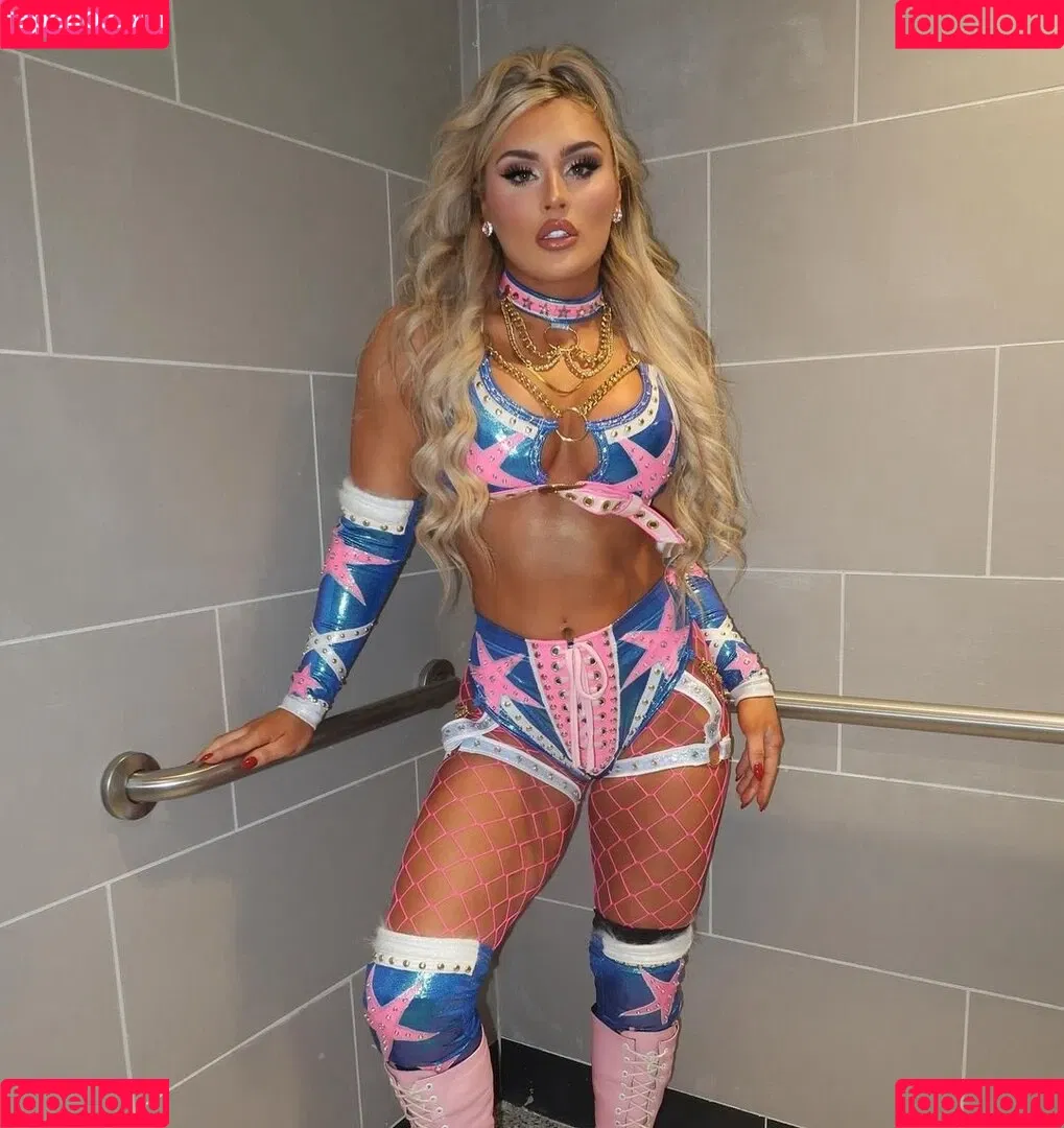 Tiffany Stratton / tiffany_stratton / tiffanywwe / tiffstrattonwwe Onlyfans Photo Gallery 