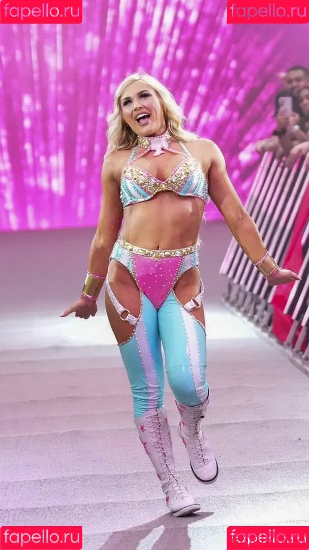 Tiffany Stratton / tiffany_stratton / tiffanywwe / tiffstrattonwwe Onlyfans Photo Gallery 