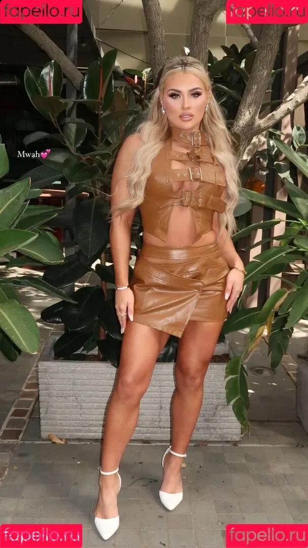 Tiffany Stratton / tiffany_stratton / tiffanywwe / tiffstrattonwwe Onlyfans Photo Gallery 