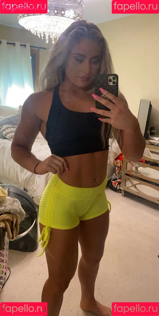 Tiffany Stratton / tiffany_stratton / tiffanywwe / tiffstrattonwwe Onlyfans Photo Gallery 