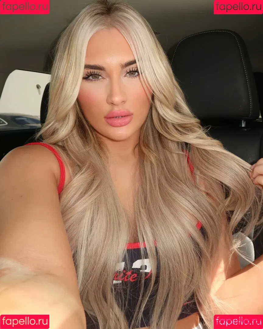Tiffany Stratton / tiffany_stratton / tiffanywwe / tiffstrattonwwe Onlyfans Photo Gallery 