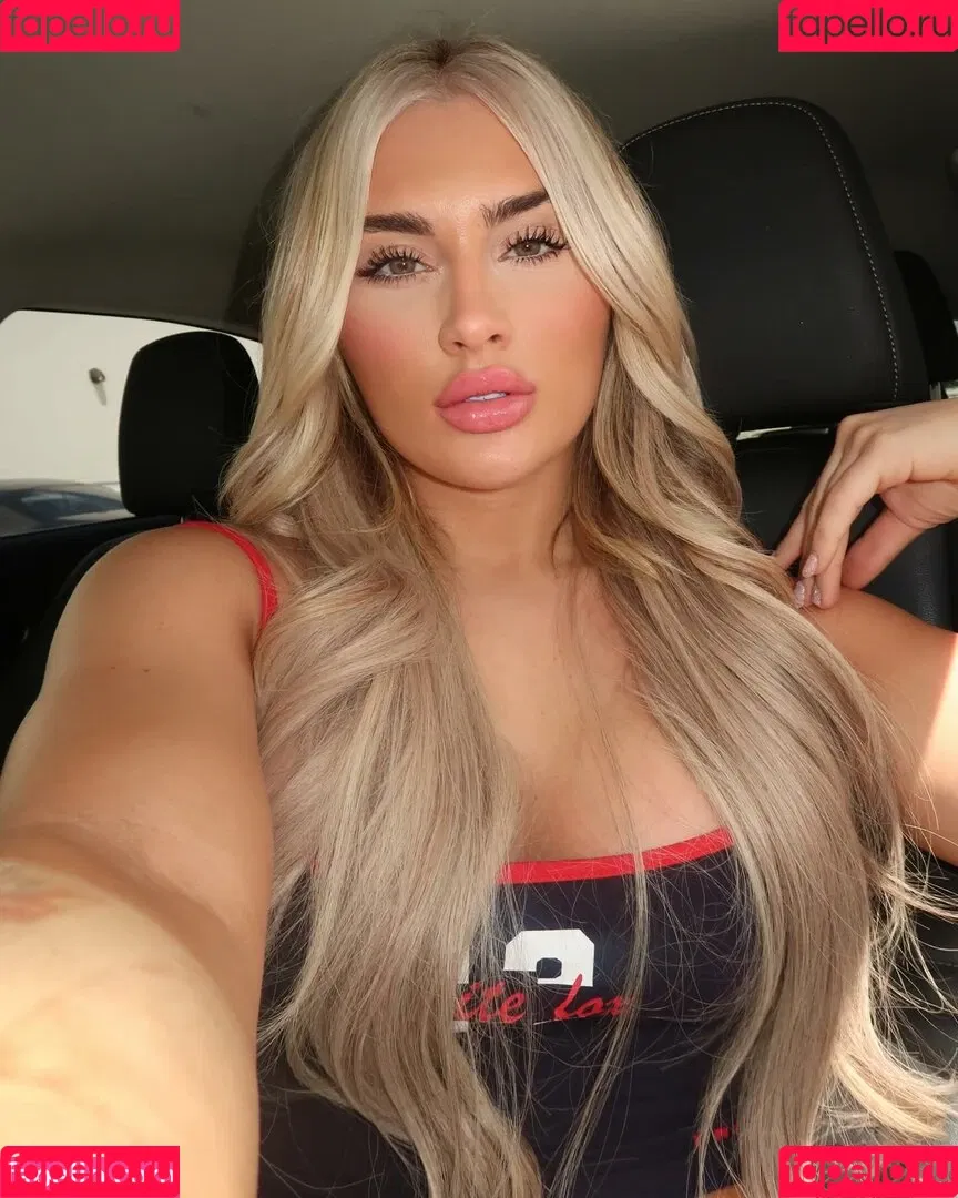 Tiffany Stratton / tiffany_stratton / tiffanywwe / tiffstrattonwwe Onlyfans Photo Gallery 