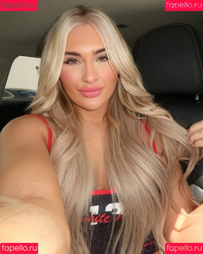 Tiffany Stratton / tiffany_stratton / tiffanywwe / tiffstrattonwwe Onlyfans Photo Gallery 