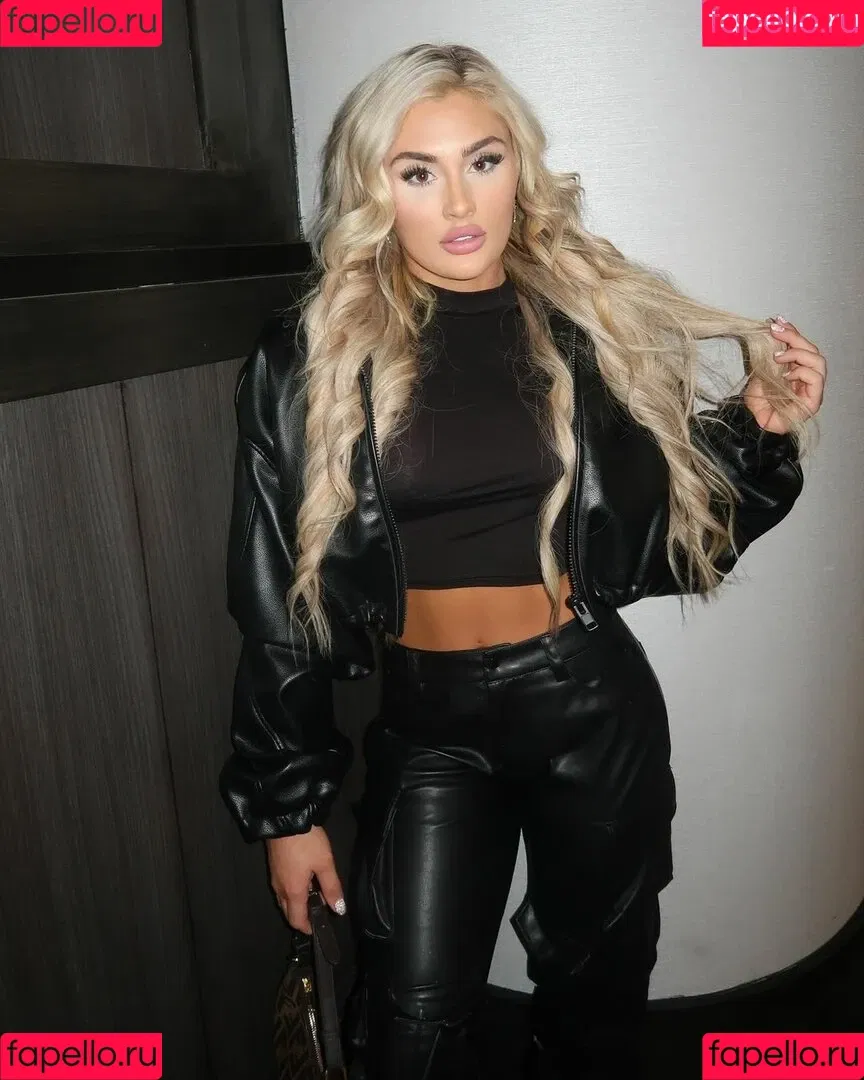 Tiffany Stratton / tiffany_stratton / tiffanywwe / tiffstrattonwwe Onlyfans Photo Gallery 