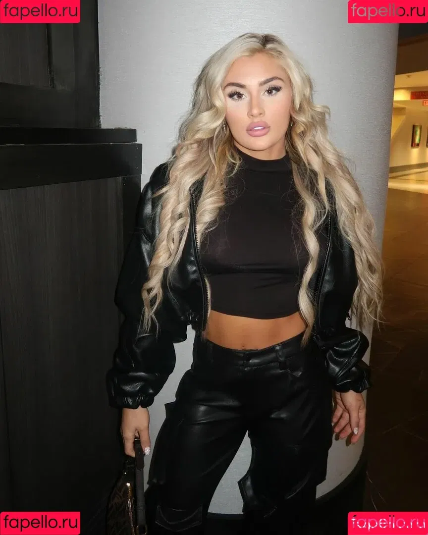 Tiffany Stratton / tiffany_stratton / tiffanywwe / tiffstrattonwwe Onlyfans Photo Gallery 