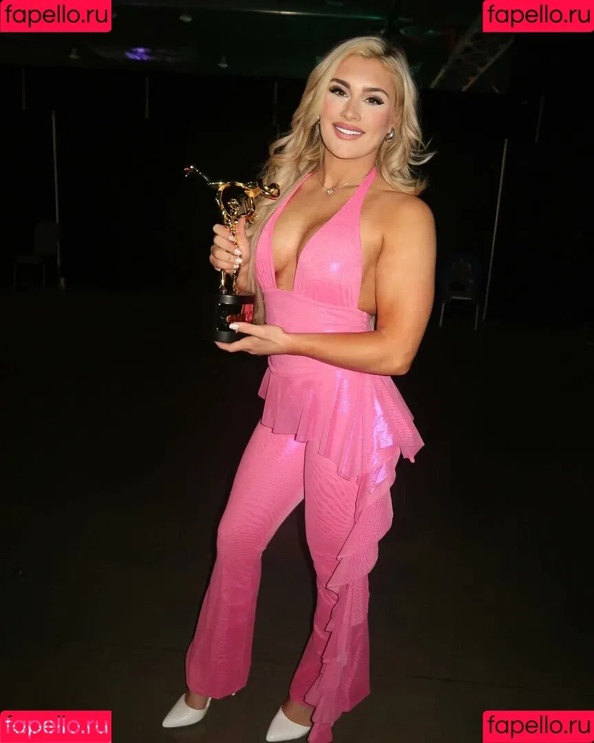 Tiffany Stratton / tiffany_stratton / tiffanywwe / tiffstrattonwwe Onlyfans Photo Gallery 