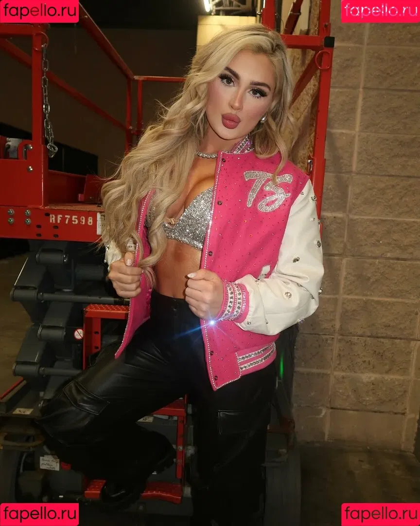 Tiffany Stratton / tiffany_stratton / tiffanywwe / tiffstrattonwwe Onlyfans Photo Gallery 
