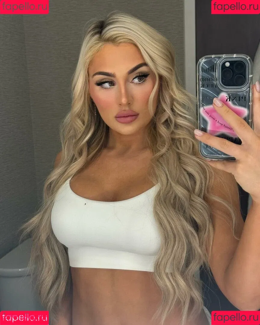 Tiffany Stratton / tiffany_stratton / tiffanywwe / tiffstrattonwwe Onlyfans Photo Gallery 