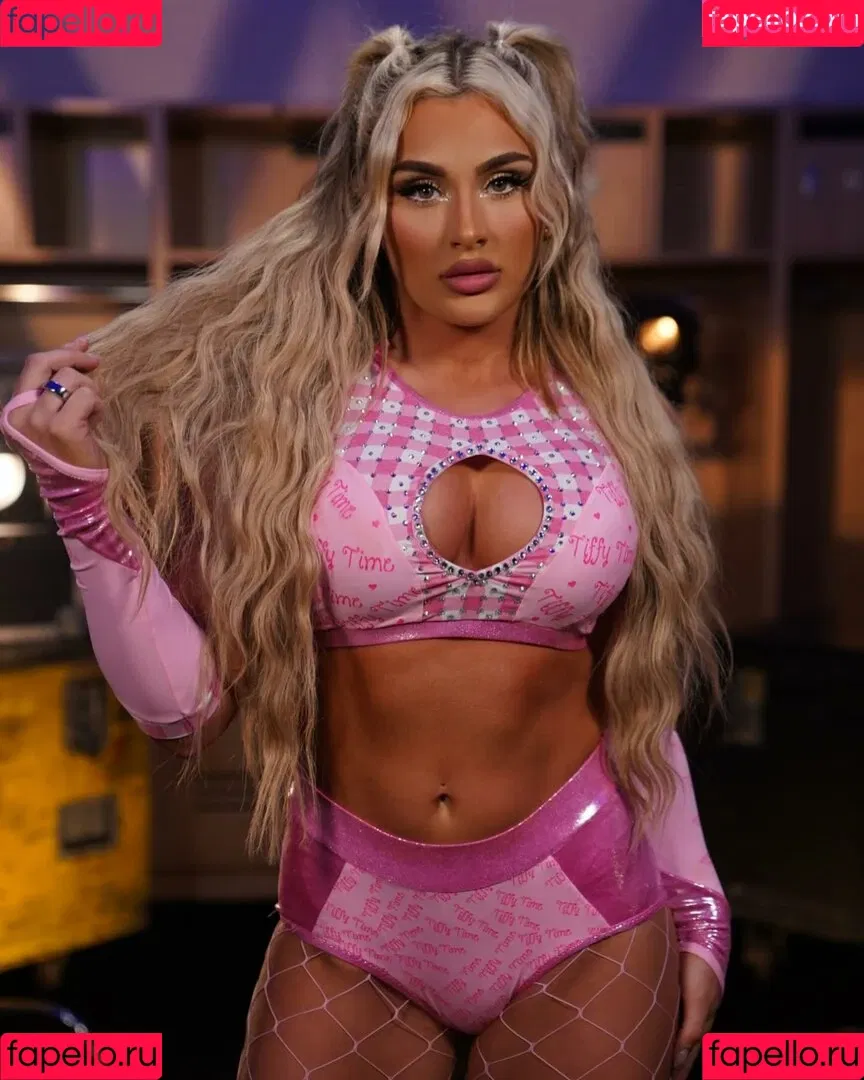 Tiffany Stratton / tiffany_stratton / tiffanywwe / tiffstrattonwwe Onlyfans Photo Gallery 