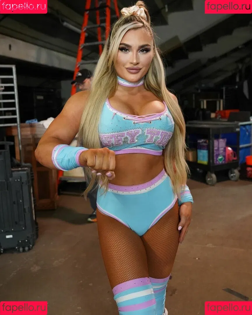 Tiffany Stratton / tiffany_stratton / tiffanywwe / tiffstrattonwwe Onlyfans Photo Gallery 