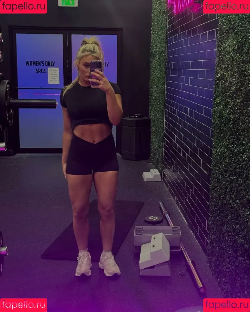 Tiffany Stratton / tiffany_stratton / tiffanywwe / tiffstrattonwwe Onlyfans Photo Gallery 