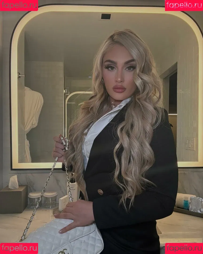 Tiffany Stratton / tiffany_stratton / tiffanywwe / tiffstrattonwwe Onlyfans Photo Gallery 