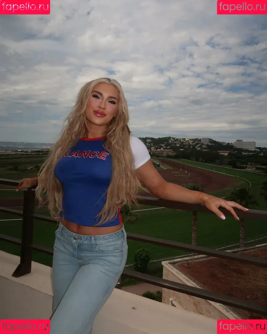 Tiffany Stratton / tiffany_stratton / tiffanywwe / tiffstrattonwwe Onlyfans Photo Gallery 