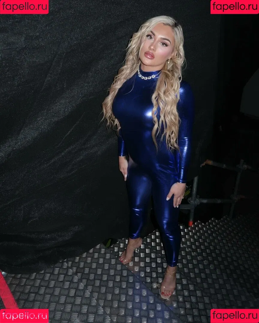 Tiffany Stratton / tiffany_stratton / tiffanywwe / tiffstrattonwwe Onlyfans Photo Gallery 