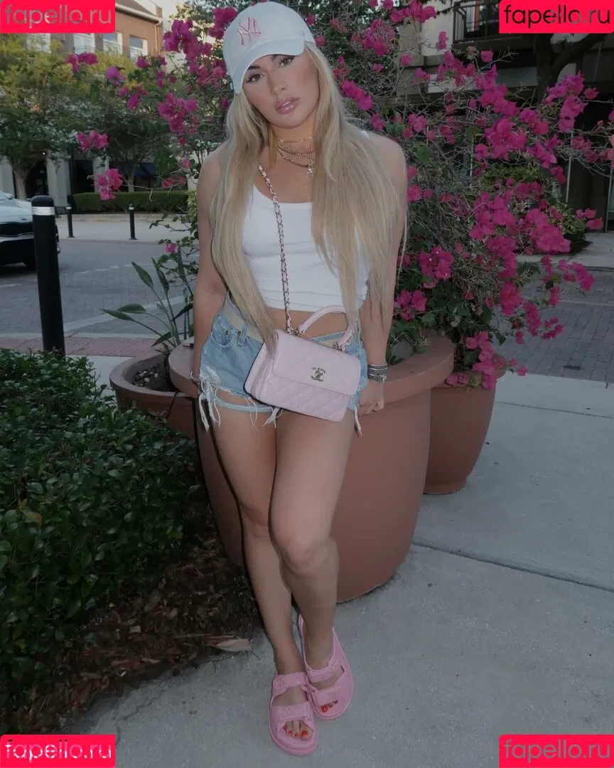 Tiffany Stratton / tiffany_stratton / tiffanywwe / tiffstrattonwwe Onlyfans Photo Gallery 