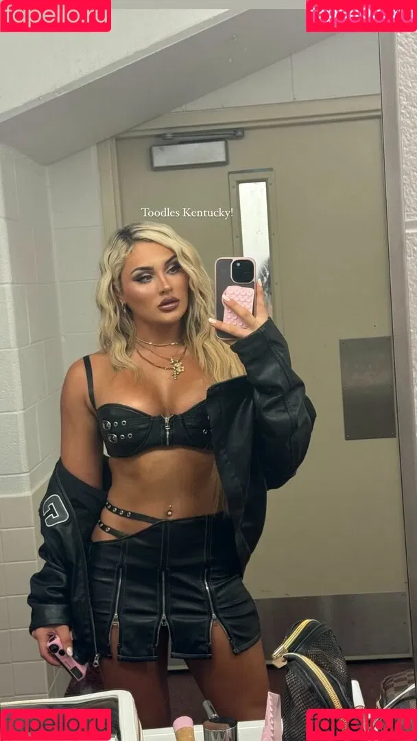 Tiffany Stratton / tiffany_stratton / tiffanywwe / tiffstrattonwwe Onlyfans Photo Gallery 