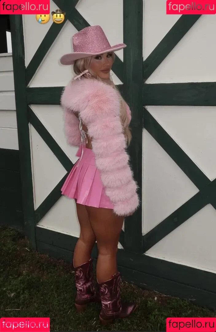 Tiffany Stratton / tiffany_stratton / tiffanywwe / tiffstrattonwwe Onlyfans Photo Gallery 