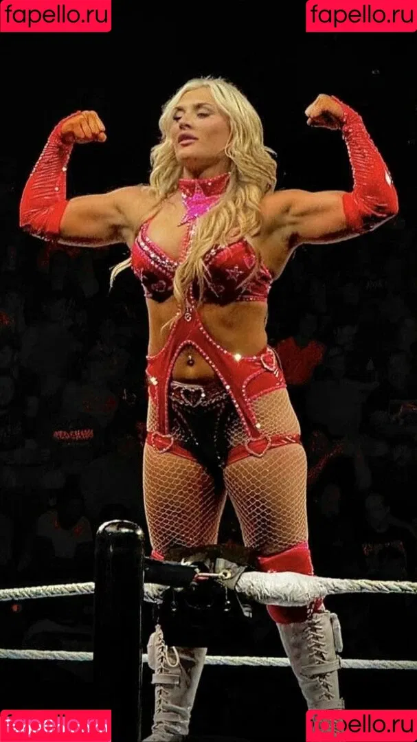 Tiffany Stratton / tiffany_stratton / tiffanywwe / tiffstrattonwwe Onlyfans Photo Gallery 