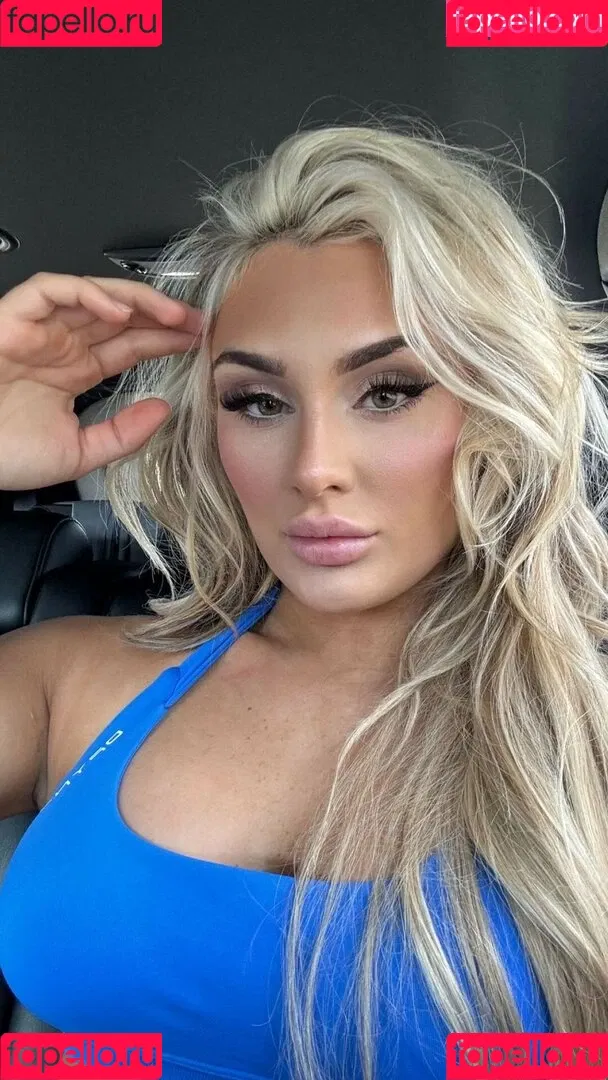 Tiffany Stratton / tiffany_stratton / tiffanywwe / tiffstrattonwwe Onlyfans Photo Gallery 