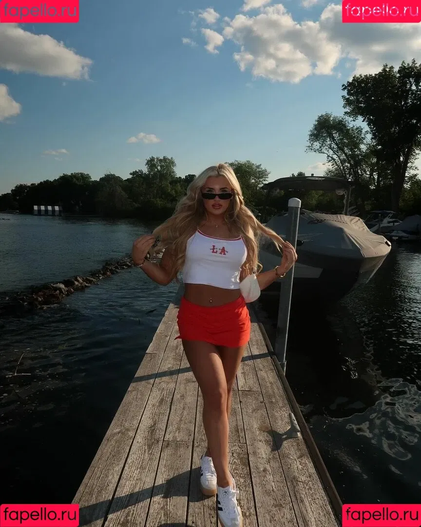 Tiffany Stratton / tiffany_stratton / tiffanywwe / tiffstrattonwwe Onlyfans Photo Gallery 