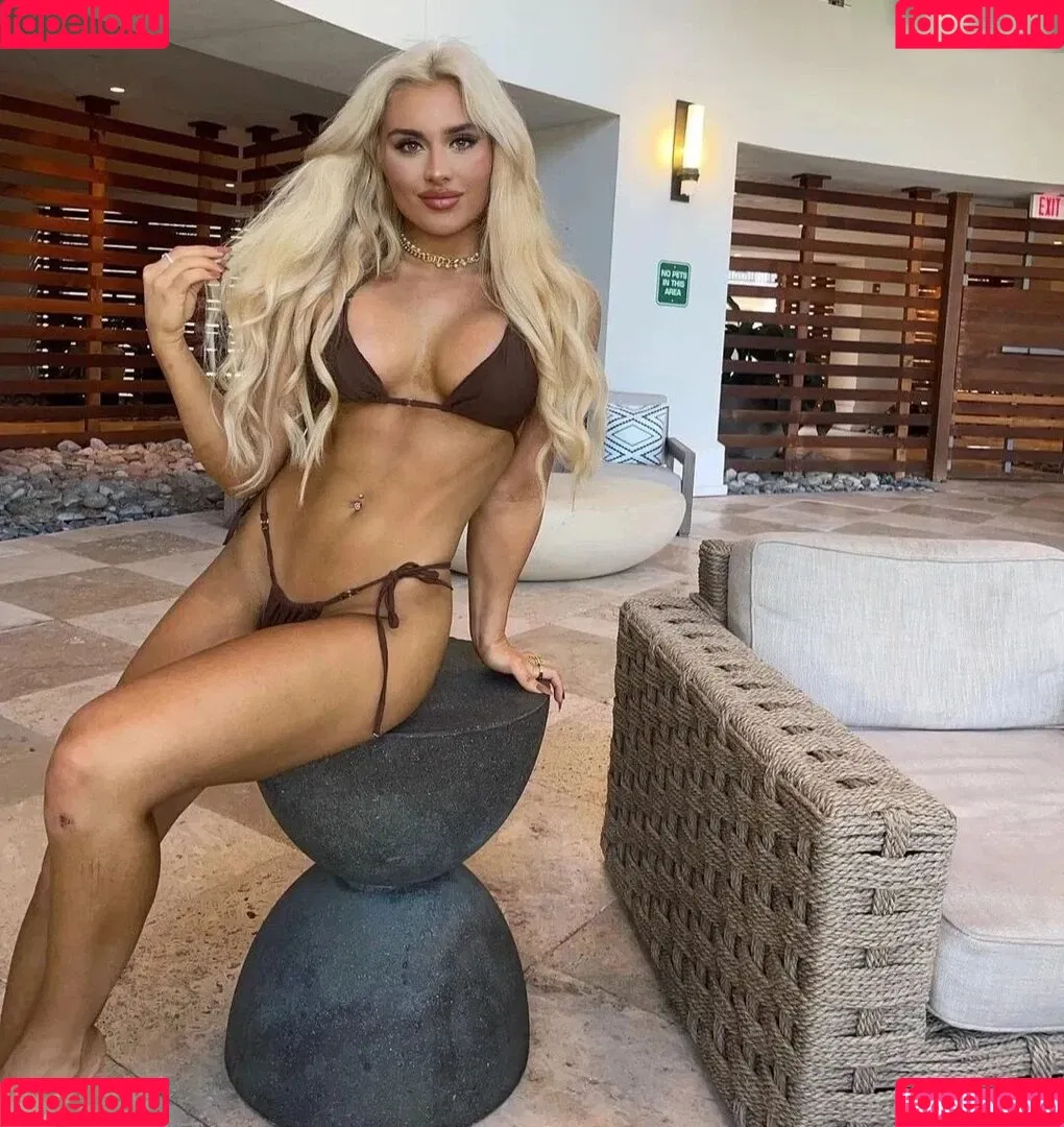Tiffany Stratton / tiffany_stratton / tiffanywwe / tiffstrattonwwe Onlyfans Photo Gallery 