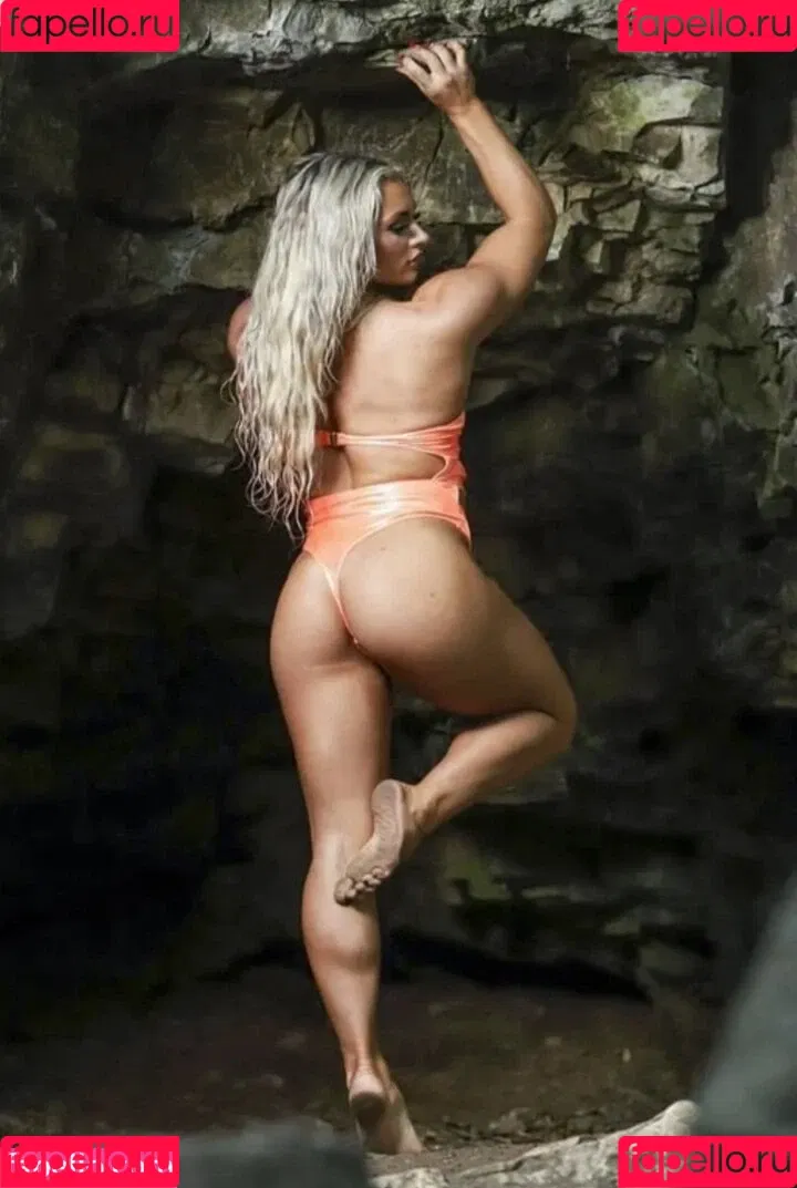 Tiffany Stratton / tiffany_stratton / tiffanywwe / tiffstrattonwwe Onlyfans Photo Gallery 