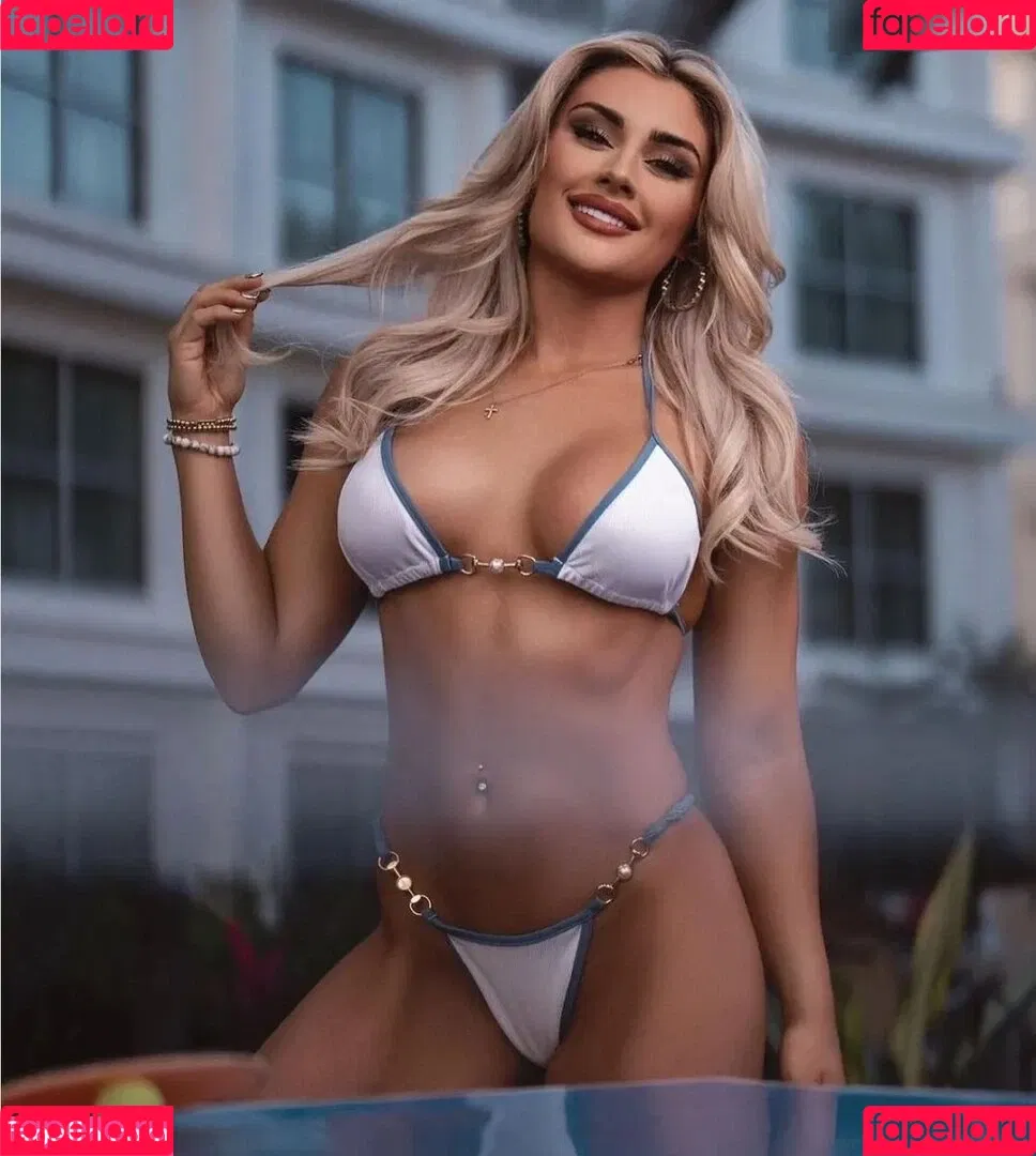 Tiffany Stratton / tiffany_stratton / tiffanywwe / tiffstrattonwwe Onlyfans Photo Gallery 