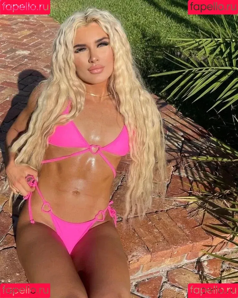 Tiffany Stratton / tiffany_stratton / tiffanywwe / tiffstrattonwwe Onlyfans Photo Gallery 