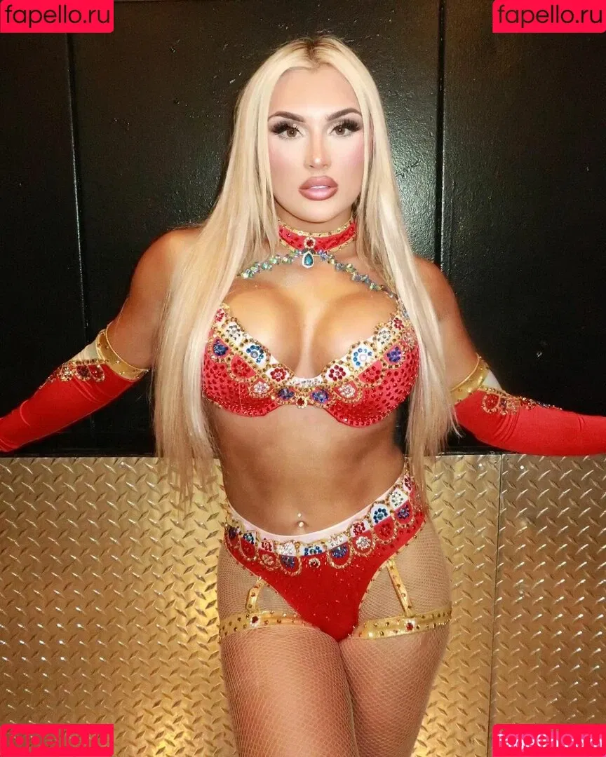 Tiffany Stratton / tiffany_stratton / tiffanywwe / tiffstrattonwwe Onlyfans Photo Gallery 