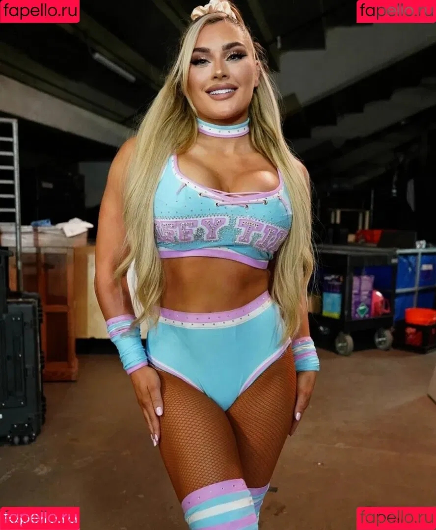 Tiffany Stratton / tiffany_stratton / tiffanywwe / tiffstrattonwwe Onlyfans Photo Gallery 