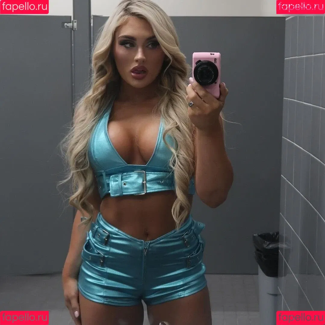 Tiffany Stratton / tiffany_stratton / tiffanywwe / tiffstrattonwwe Onlyfans Photo Gallery 