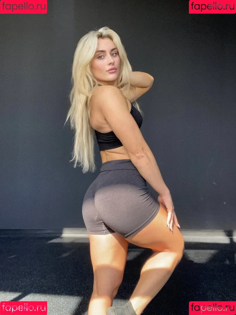 Tiffany Stratton / tiffany_stratton / tiffanywwe / tiffstrattonwwe Onlyfans Photo Gallery 