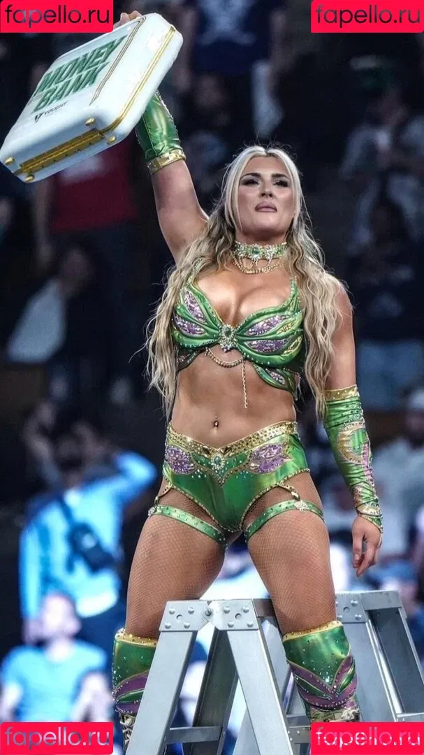 Tiffany Stratton / tiffany_stratton / tiffanywwe / tiffstrattonwwe Onlyfans Photo Gallery 